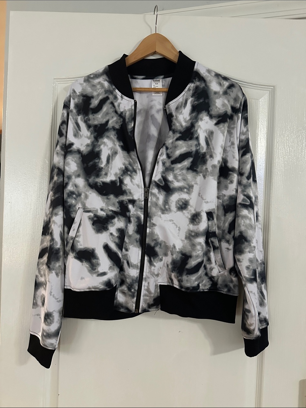 WOMEN'S BLACK & WHITE TIE-DYE BOMBER JACKET